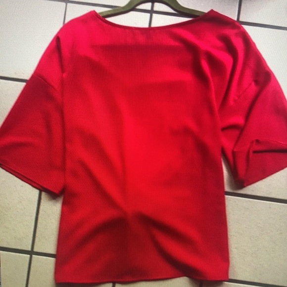 Red top - Picture 4 of 4